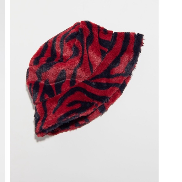 Knox Printed Faux Fur Bucket - Picture 2 of 2